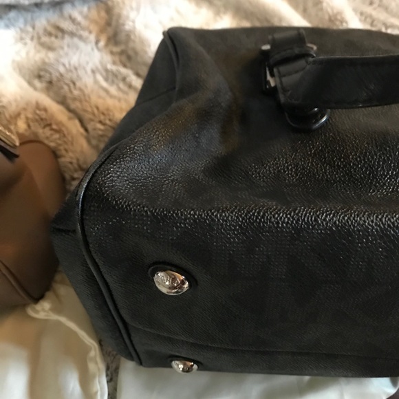 **SALE** Authentic Michael Kors large signature tote & wallet - Picture 2 of 12